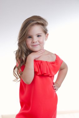 uzun saçlı genç güzel kız