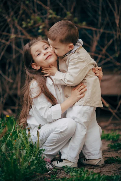 Sister and brother hugging — Stock Photo, Image