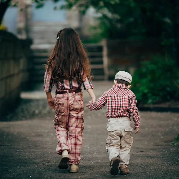 Small boy and his sister go for the walk — Stock Photo, Image