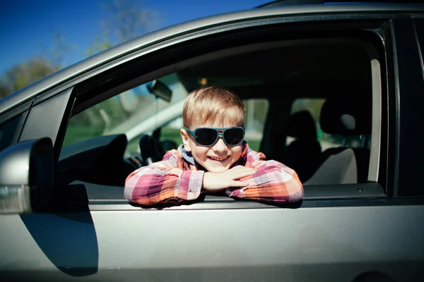 Little boy driving fathers car — Stock Photo, Image