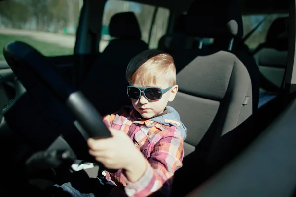 Little boy driving fathers car — Stock Photo, Image