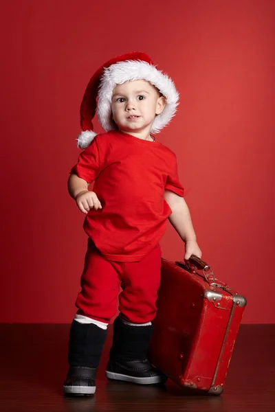 Kleine jongen met Kerstmis koffer — Stockfoto