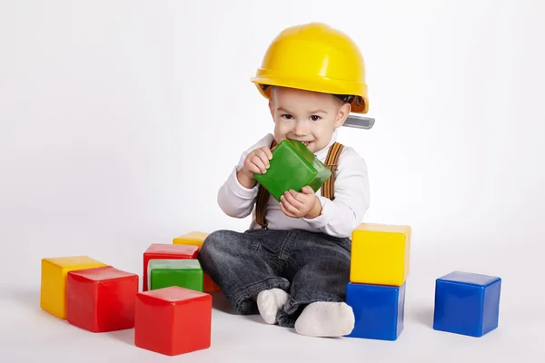 Little engineer plays with cubes — Stock Photo, Image