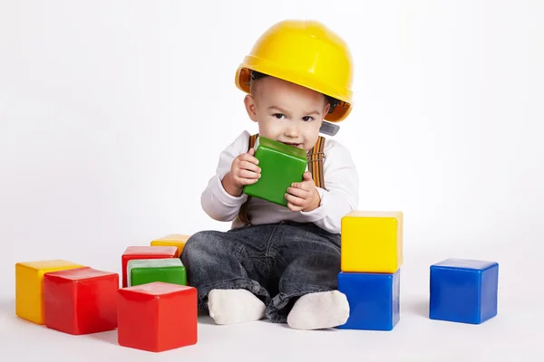 Little engineer plays with cubes — Stock Photo, Image