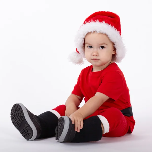 Liten söt pojke med santa hatt — Stockfoto