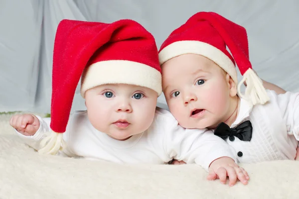 Cute babies with santa hats — Stock Photo, Image