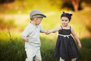 sevimli erkek ve kız yaz