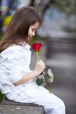 güzel kız koku gül Beyaz takım elbiseli açık