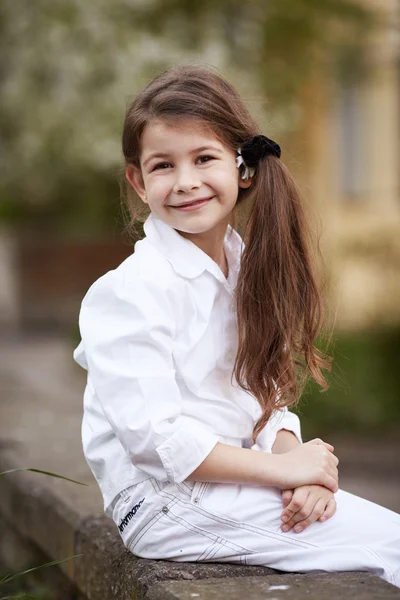 Young beautiful girl — Stock Photo, Image