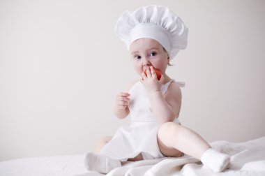 domates şirin küçük yemek yiyor