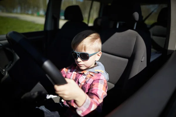 Boy driving fathers car — Stock Photo, Image