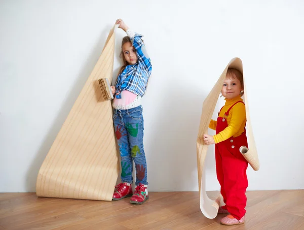 Girls hanging wallpaper. Decorating the wall — Stock Photo, Image