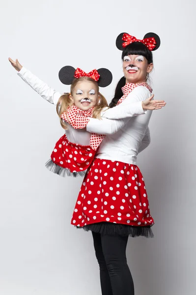 Twee meisjes met muis maskers — Stockfoto