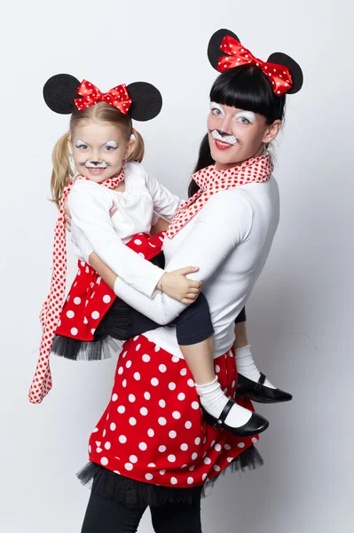 Deux filles avec des masques de souris — Photo