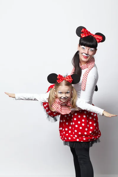 Deux filles avec des masques de souris — Photo