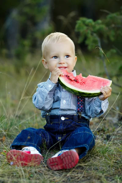 Little boy eats watermelon — Stock Photo, Image