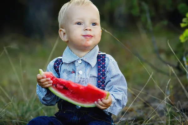 Little boy eats watermelon — Stock Photo, Image