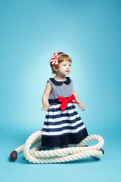 Pequeño marinero bebé en azul —  Fotos de Stock