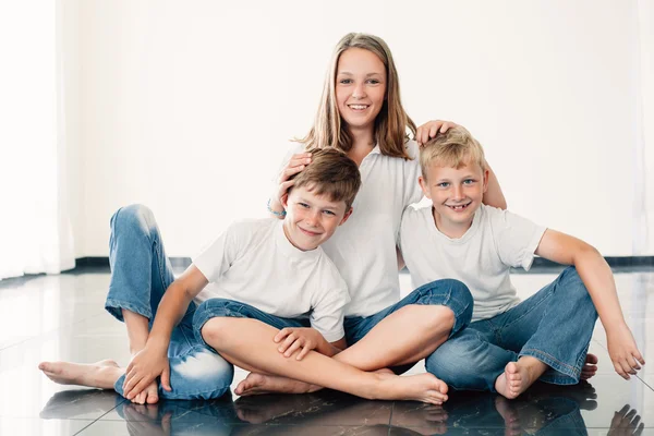 Young girl with brothers — Stock Photo, Image