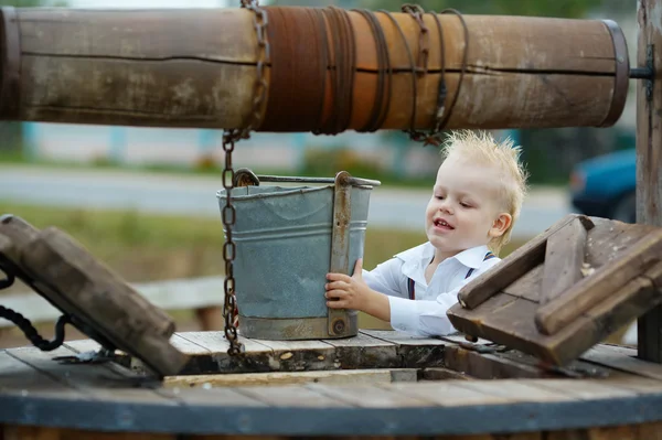 Little boy portirat på plats — Stockfoto