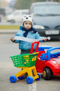 küçük çocuğa süpermarket Park