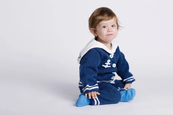 Pequeño marinero bebé sobre fondo blanco —  Fotos de Stock