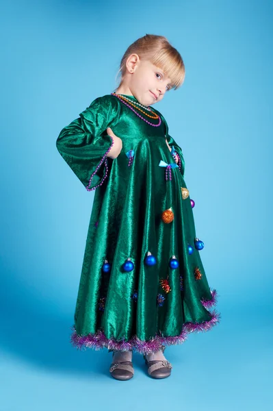 Menina com vestido de árvore de Natal — Fotografia de Stock