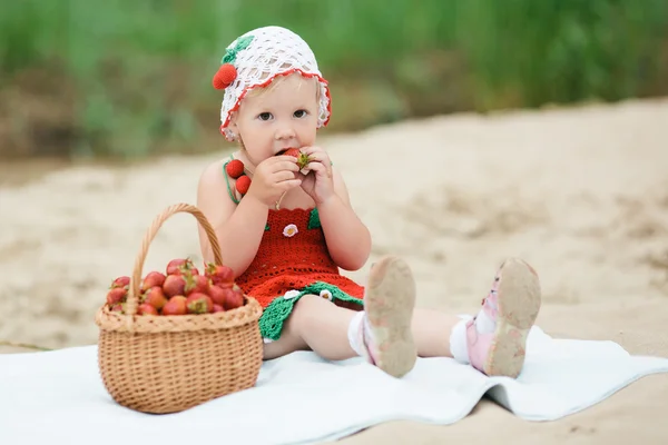 Little girl with basket full of strawberries — Stock Photo, Image