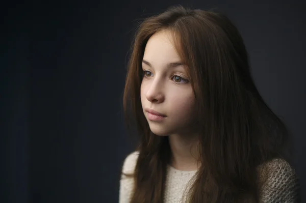 Krásná mladá dívka studiový portrét — Stock fotografie