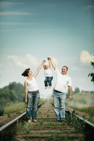 Parents with baby on railroad — Stock Photo, Image