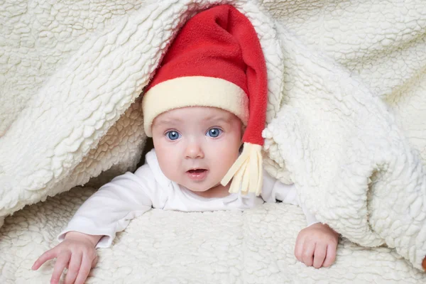 Bébé mignon dans le chapeau de Père Noël — Photo