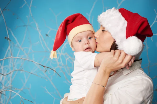 Jovem mãe com seu bebê doce — Fotografia de Stock