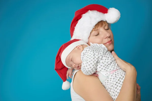 Jovem mãe com seu bebê doce — Fotografia de Stock