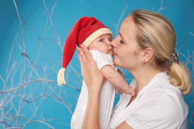 tatlı bebeği ile genç anne