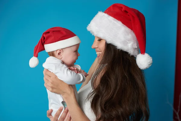 Junge Mutter mit ihrem süßen Baby — Stockfoto