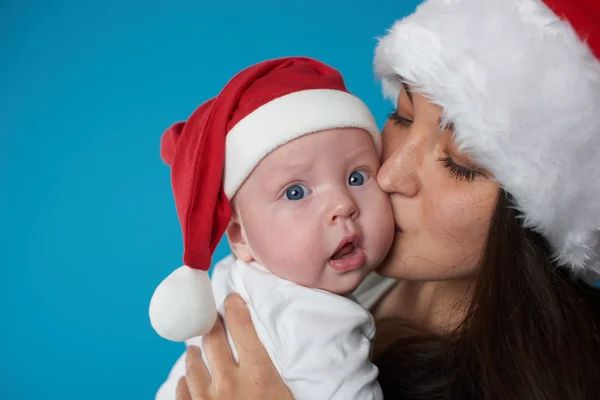 Jovem mãe com seu bebê doce — Fotografia de Stock