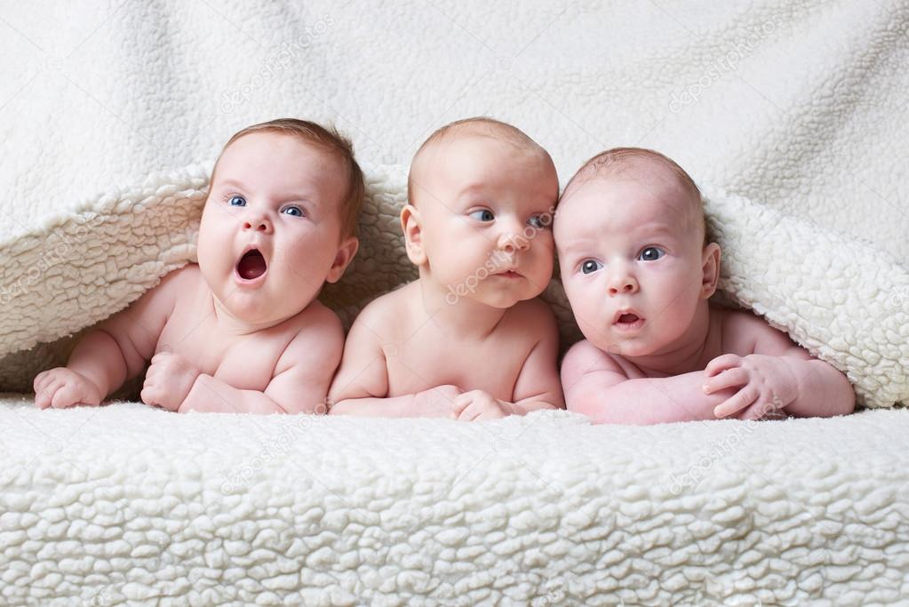 Bebes graciosos fotos de stock, imágenes de Bebes graciosos sin royalties | Depositphotos Bebes graciosos fotos de stock, imágenes de Bebes graciosos sin royalties | Depositphotos