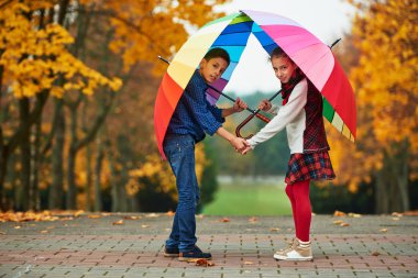 erkek ve kız sonbahar Park