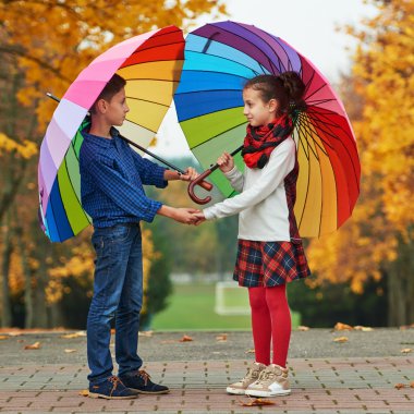 erkek ve kız sonbahar Park