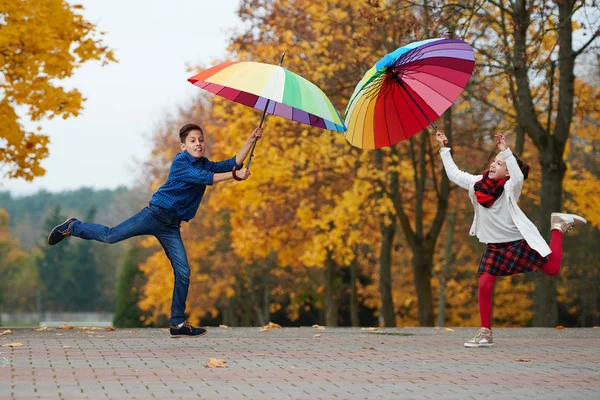 Boy and girl in autumn park — Stock Photo, Image