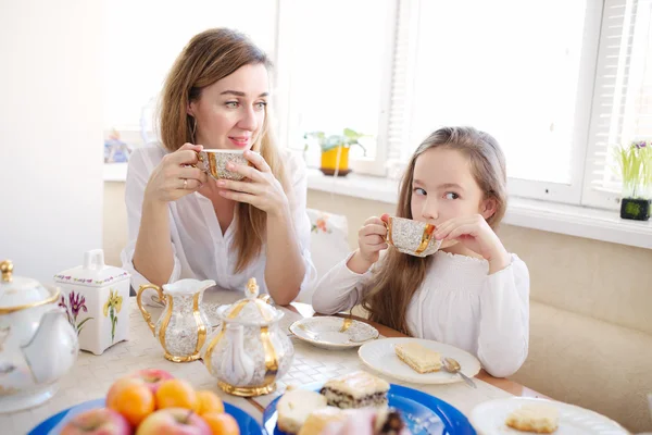 Family has breakfast in the morning — Stock Photo, Image