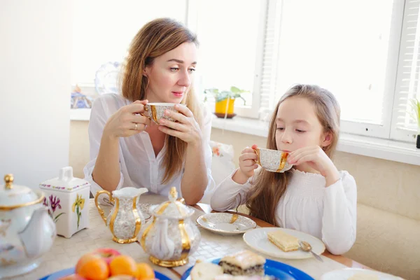 Family has breakfast in the morning — Stock Photo, Image