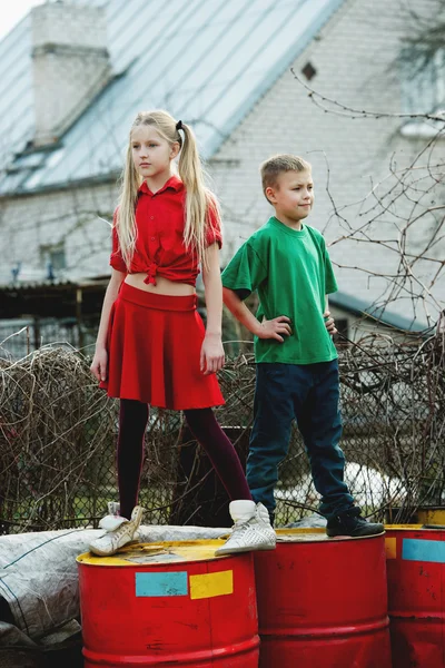 Children play at dump drums — Stock Photo, Image