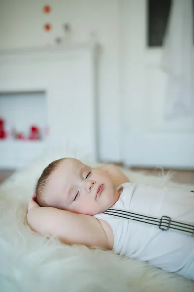 Carino piccolo dormire ragazzo — Foto Stock