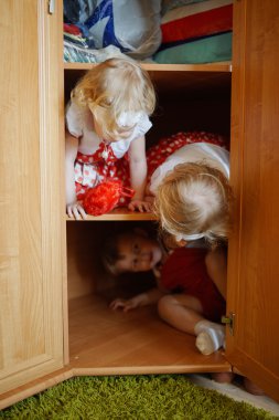 küçük çocuk İkizler ile çalış