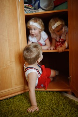 küçük çocuk İkizler ile çalış