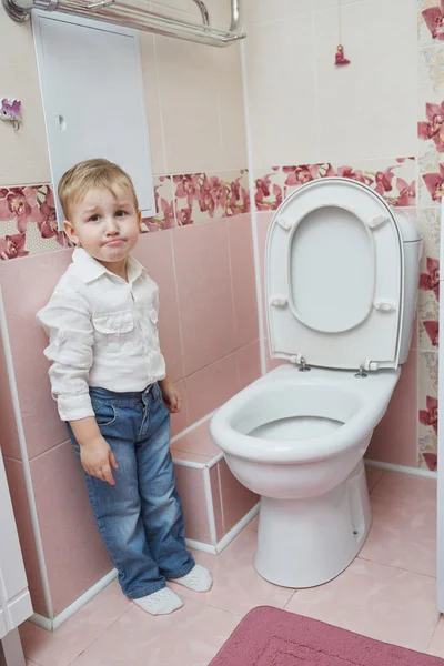 Little boy looks in toilet — Stock Photo, Image