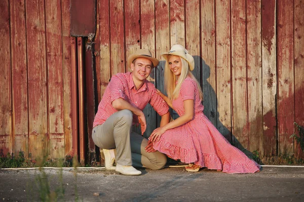 Hermosa pareja en estilo country —  Fotos de Stock