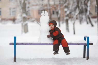 kardan adam ile küçük çocuk