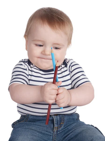 Niedlicher kleiner Junge mit bunten Bleistiften — Stockfoto